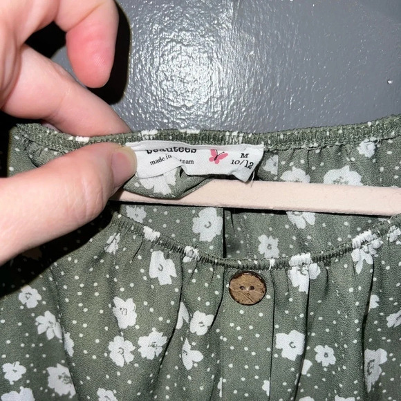 BEAUTEES sz 10/12 green button up short with white floral pattern. - Picture 2 of 3